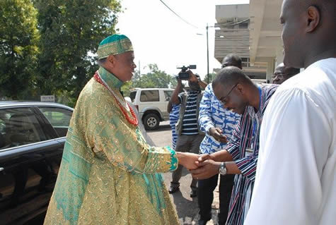 The Vice-Chancellor, Professor Ellis in a handshake with Chief Igbinedion on his arrival