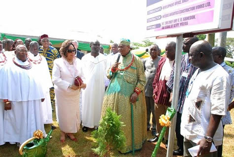 Chief Igbinedion Cuts Sod for Construction Works @ KNUST