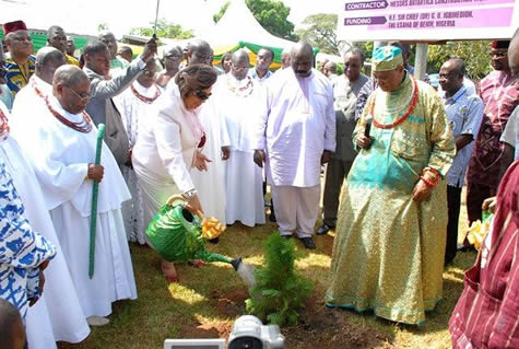 On frontline: The traditional delegation who accompanied Chief Igbinedion