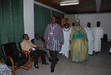 The Vice-Chancellor leading Chief Igbinedion and his entourage